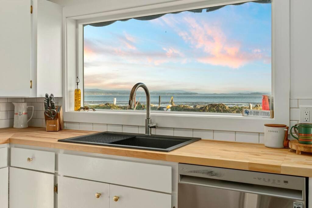 Cozy Coastal Getaway • Panoramic Ocean Views Villa Tokeland Exterior photo